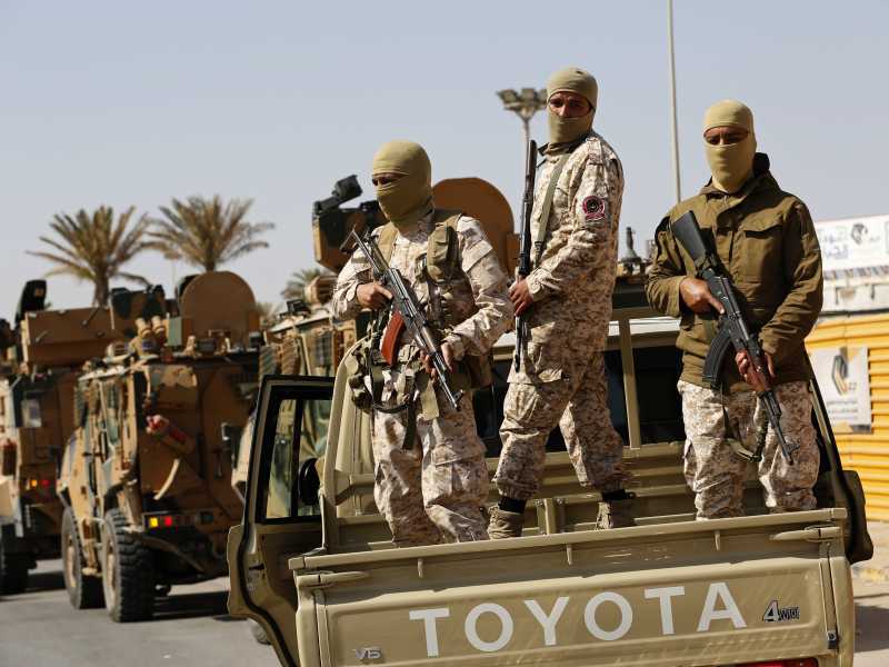&nbsp;Forze leali al primo ministro Abdelhamid Dabaiba in azione a Tripoli (foto LaPresse)