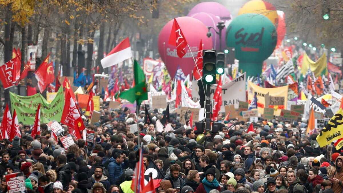 Immagine di C’è un nuovo fronte anti Macron. Parte dalle pensioni ma le supera