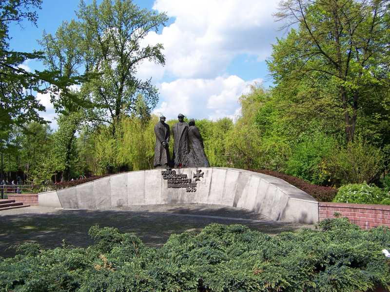 &nbsp;Un monumento commemorativo a Katowice (Wikipedia)