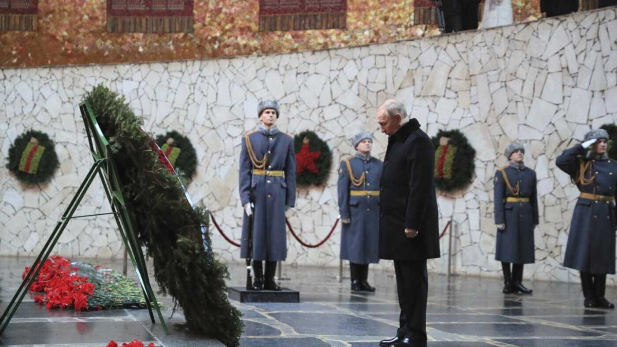 Immagine di La giornata di Putin nel teatro Stalingrado
