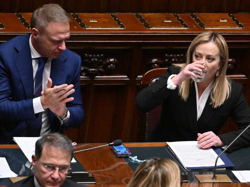Meloni ridisegna in casa i servizi segreti. Continuità con Draghi. È alta tensione nel governo