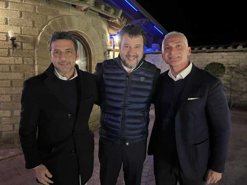 Il sindaco di Manfredonia Gianni Rotici con Matteo Salvini (foto dal suo profilo Facebook)