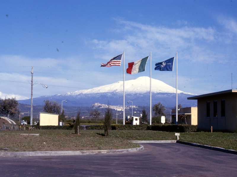 &nbsp;La base aerea di Sigonella in una foto d'archivio (Wikipedia)