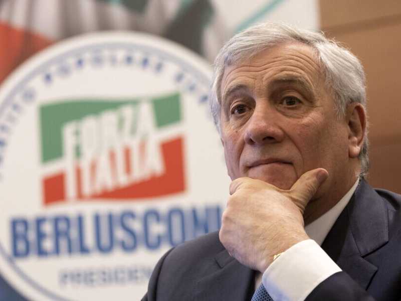 Il ministro degli Esteri Antonio Tajani durante un'iniziativa elettorale di Forza Italia (Ansa)