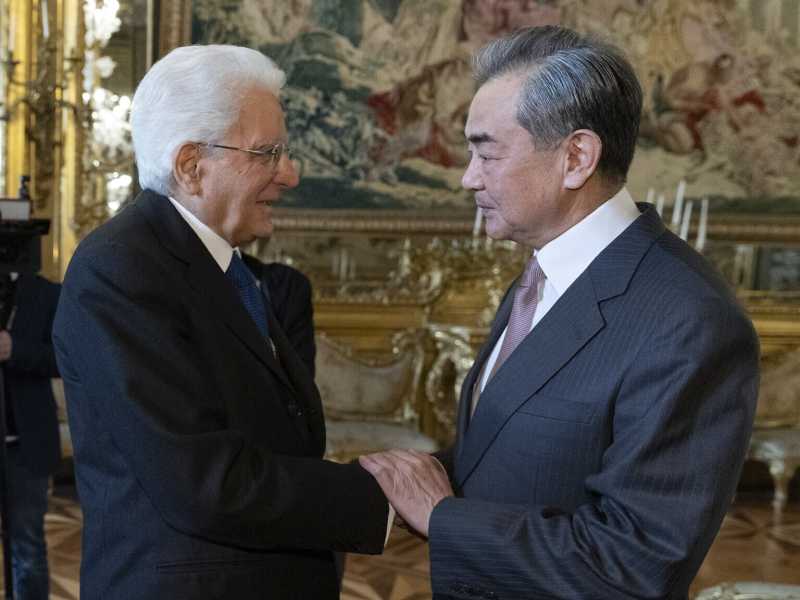 La diplomazia cinese al Quirinale: Wang Yi incontra Mattarella e Tajani