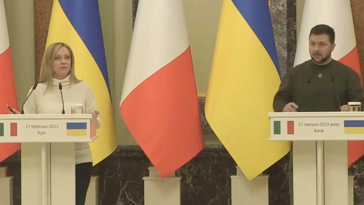 Immagine di Meloni incontra Zelensky: "Chi sostiene l'Ucraina militarmente lavora davvero per la pace"