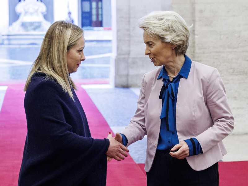 La premier Giorgia Meloni incontra la presidente della Commissione europea Ursula von der Leyen (Lapresse)