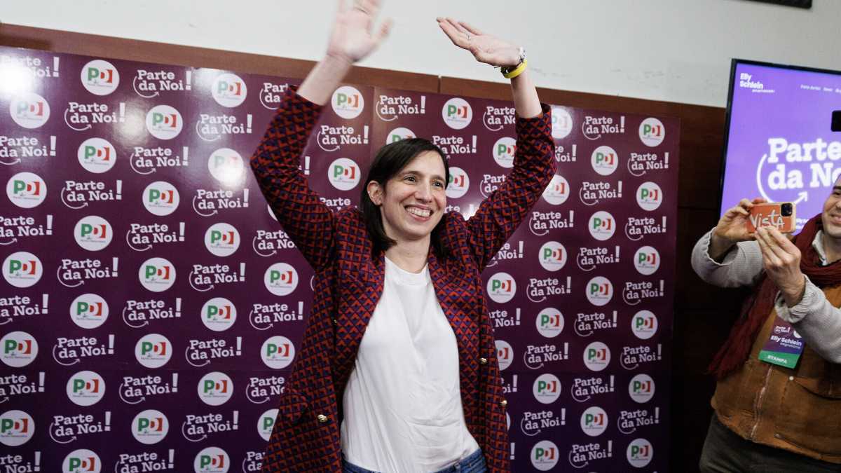 Immagine di Il "ponte" di Elly Schlein: ecco la nuova segretaria del Pd che sfida Meloni