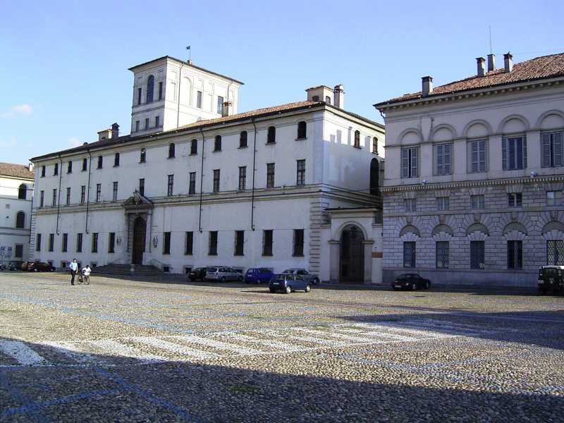 Il palazzo del collegio Ghisleri (Wikipedia)