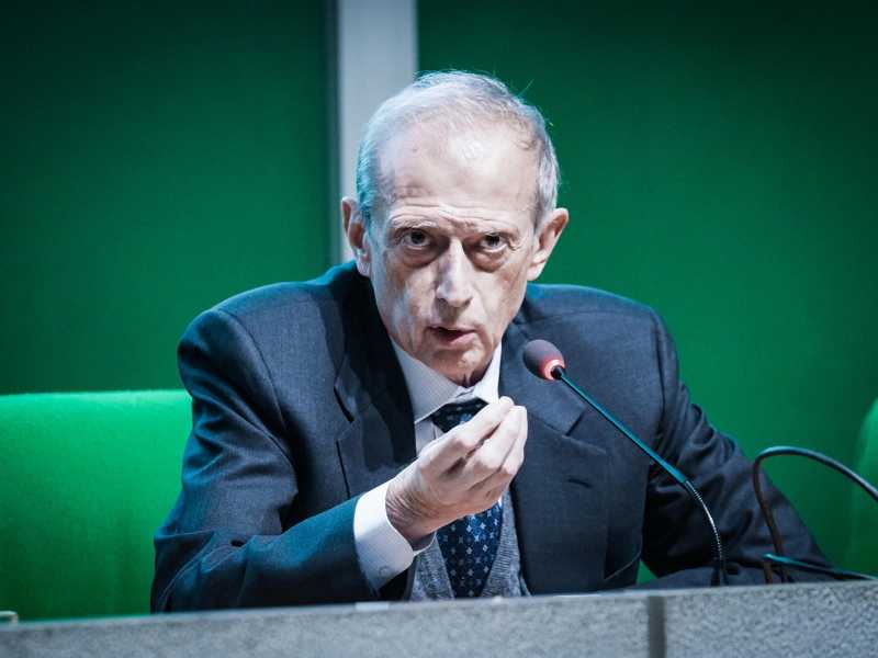"Schlein? Troppi slogan e una visione caricaturale del Pd". Parla Fassino
