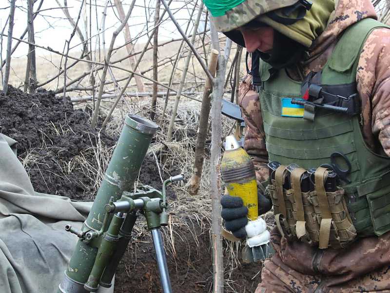 Militari ucraini a Bakhmut (Foto Ansa) <br />
