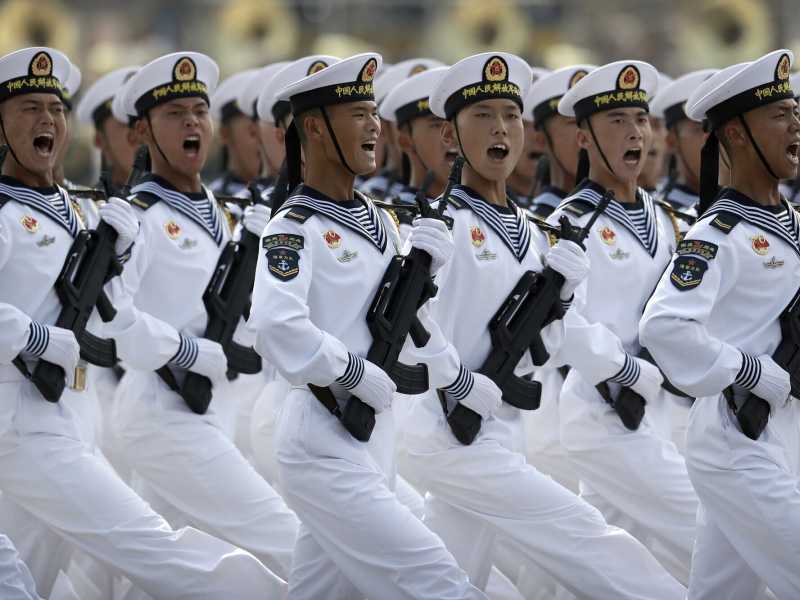 Soldati della Marina dell'Esercito cinese durante la parata del 70° anniversario della fondazione della Cina comunista (AP Photo/Mark Schiefelbein) <br />
