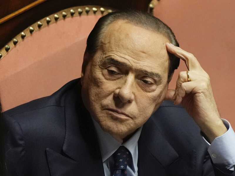 Il Cav. Meloni. Il fattore Mediaset (e la pubblicità della partecipate) cambia la linea di Forza Italia