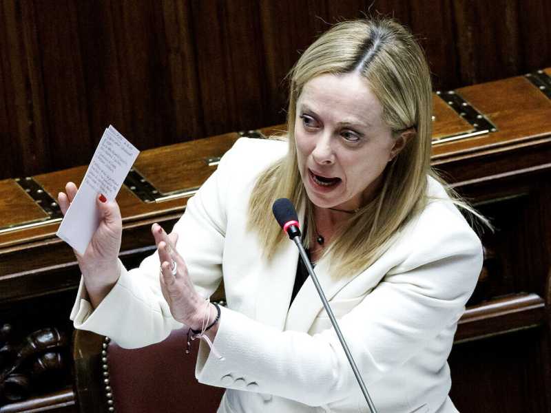 Meloni in soccorso degli amici di Spagna e Polonia, sperando nella svolta a destra dell'Ue