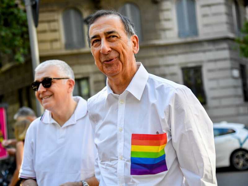 Il sindaco di Milano Beppe Sala durante al "Pride" del 2022 (Lapresse)&nbsp;