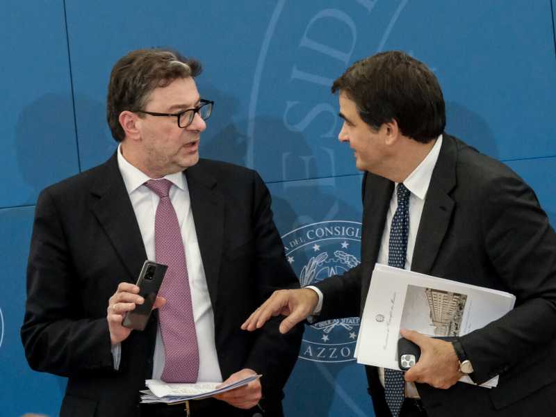 Fitto guadagna tempo con l'Ue. Ma il domino dei ritardi sul Pnrr preoccupa il Mef