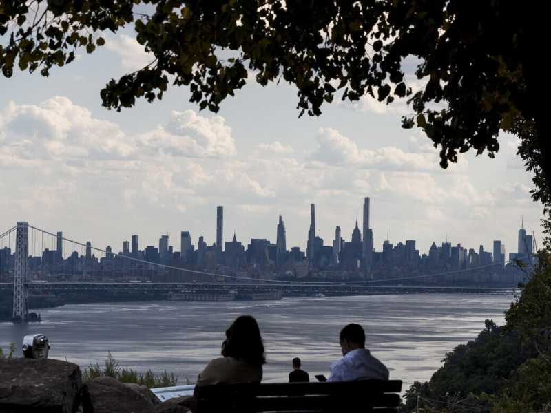 Lo skyline di New York visto dalla riva del fiume Hudson (Ansa)&nbsp;<br />