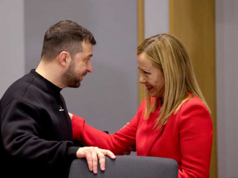 Giorgia Meloni assieme a Volodymyr Zelensky (Ansa)