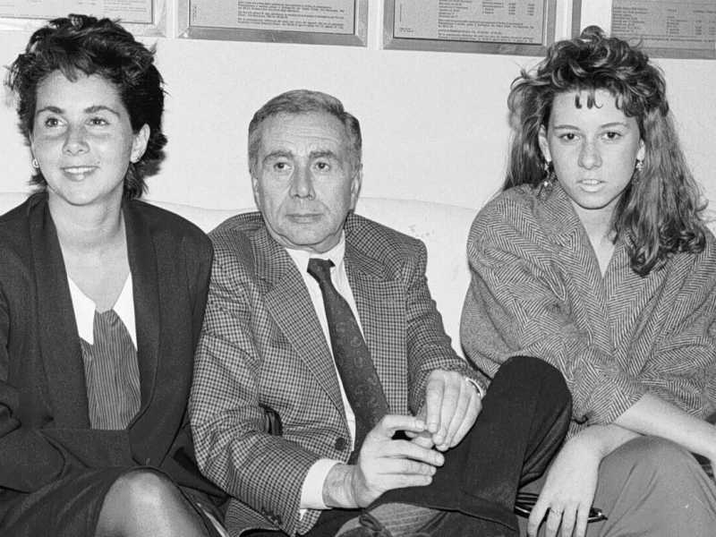 Enzo Tortora con le figlie Gaia e Silvia (Ansa)