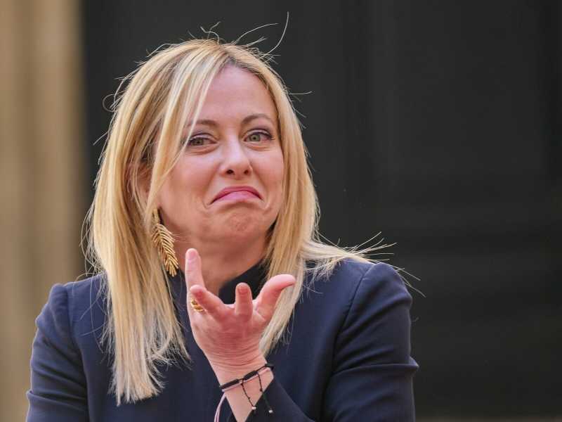 Meloni, scoop e audiotape. Lo spassoso cortocircuito Agi-Chigi
