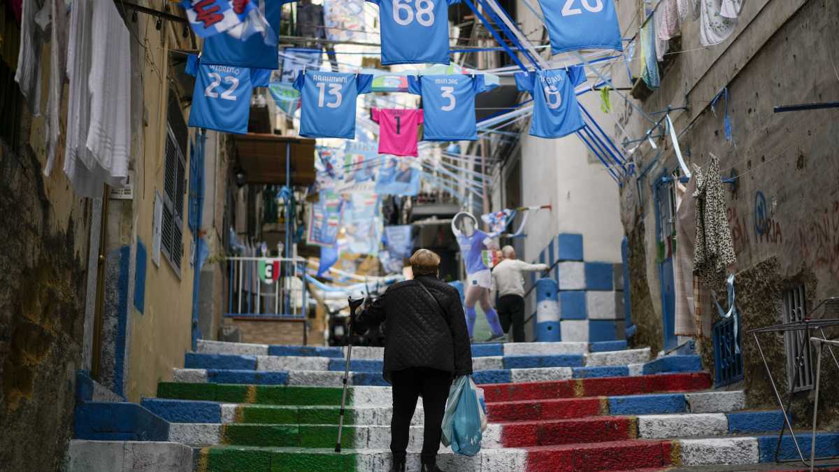 Immagine di Fare filosofia con il Napoli. Indagine su un amore non solo calcistico