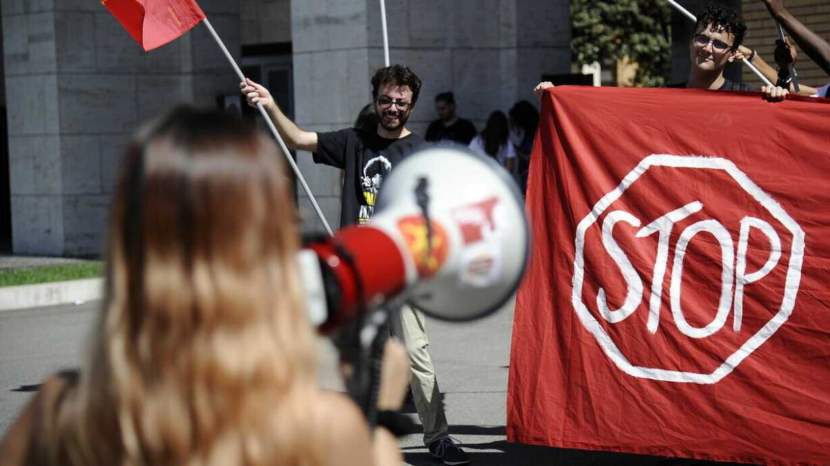 Immagine di Tendoni gonfiati. La retorica del “ci rubano il futuro” e la realtà