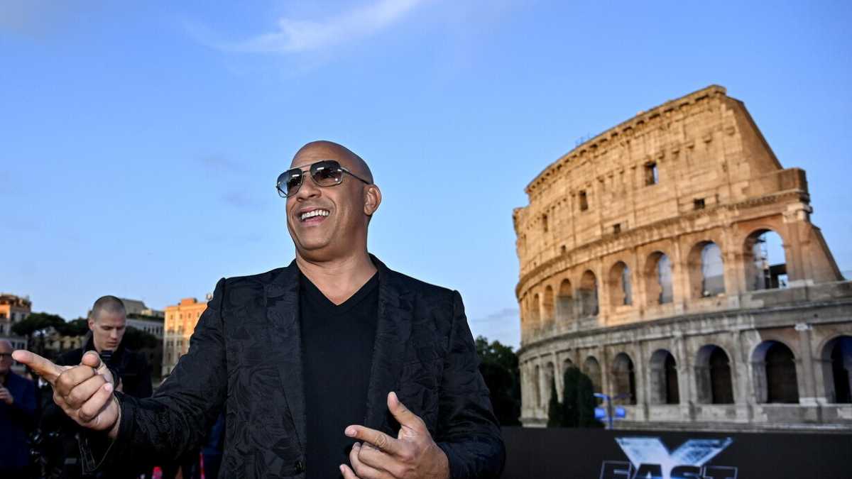 Immagine di Charlize Theron blocca Roma, Vin Diesel la distrugge e Tracey Emin la celebra