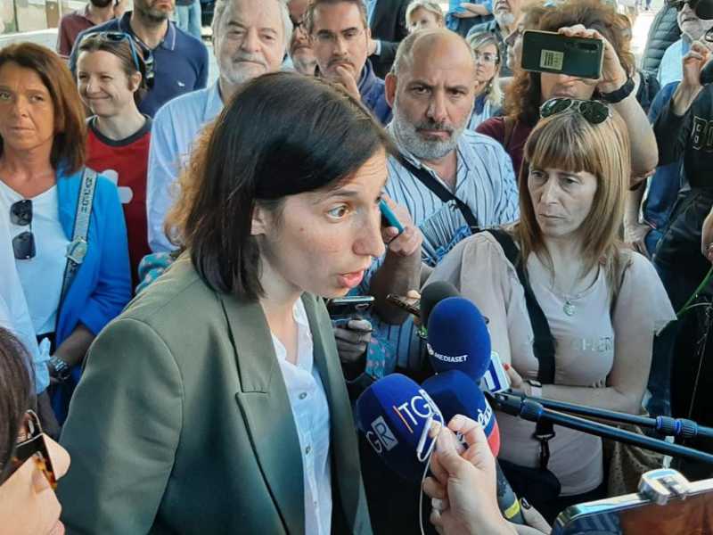 Elly Schlein e il ko del Pd: "Non buttiamoci giù". Ma riecco le correnti