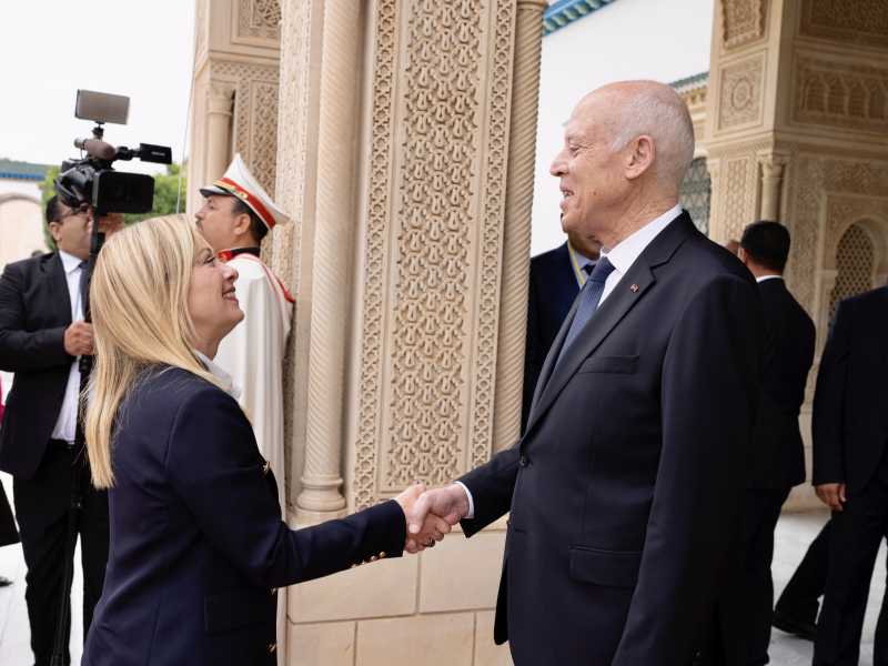 &nbsp;Giorgia Meloni a Tunisi con il presidente Kais Saied (foto LaPresse)