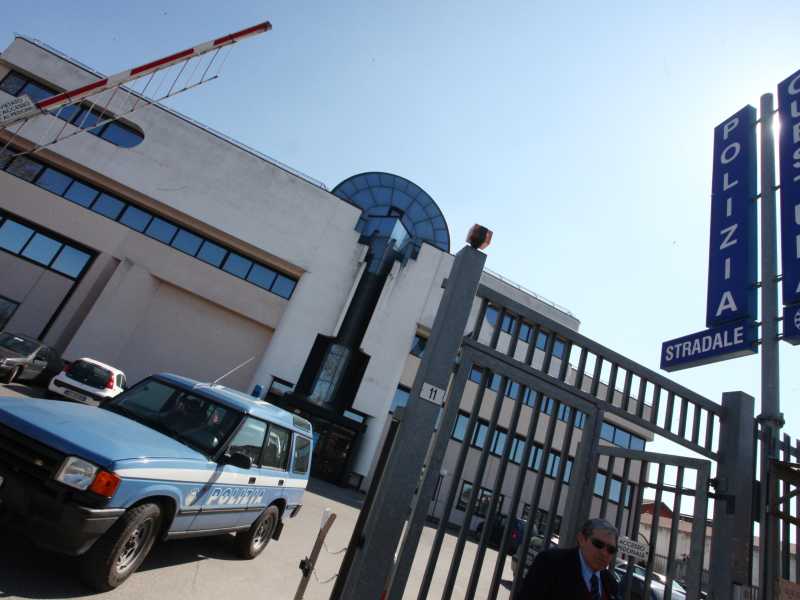 Cinque poliziotti arrestati a Verona per violenze e torture: le indagine condotte dalla stessa Polizia