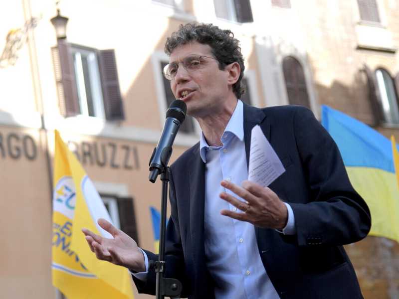 "L'assenza di Conte dal Pride dimostra è che è un finto progressista". Parla Magi