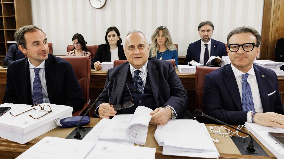 Immagine di E La Russa sbottò: "Cari senatori di maggioranza, garantite i numeri". Tra Mes e Lotito, la giornata terribile della destra
