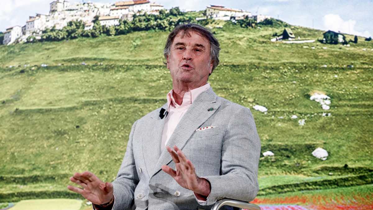 Immagine di I doni di Cucinelli e il solito paese litigioso