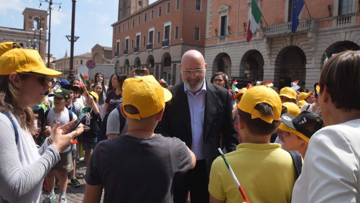 Immagine di Bonaccini pronto a collaborare con Figliuolo. "È parso che il problema del governo fosse dire no all'Emilia-Romagna"