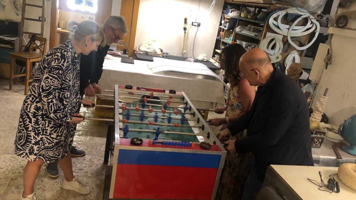 Immagine di La sfida a “calcio balilla” tra il viceministro Sisto e il procuratore nazionale Melillo a Polignano a mare
