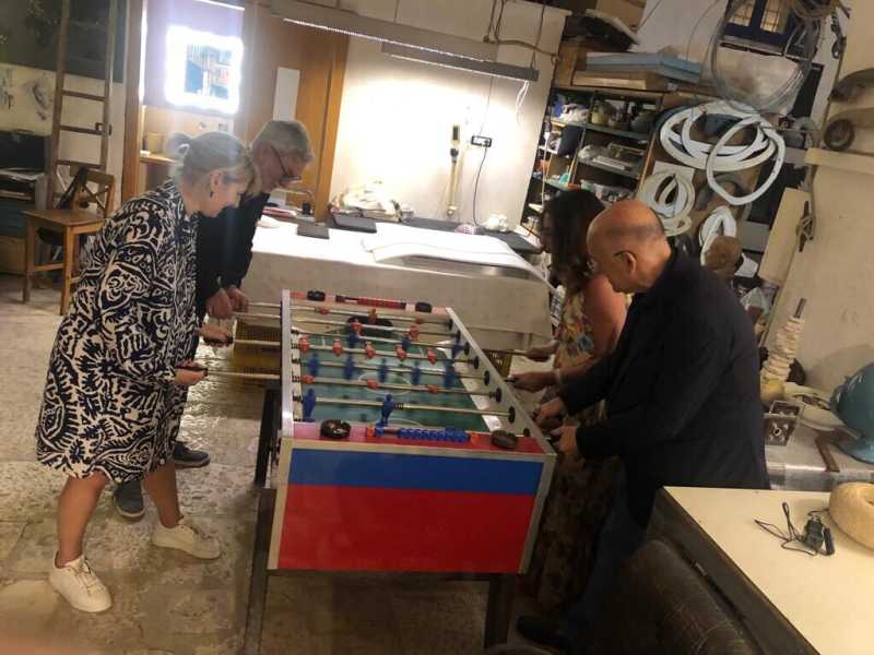 La sfida a “calcio balilla” tra il viceministro Sisto e il procuratore nazionale Melillo a Polignano a mare
