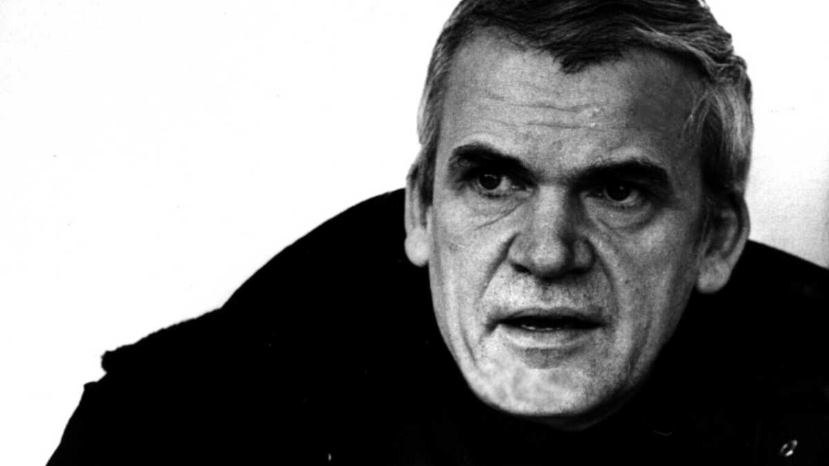 Immagine di La letteratura è l’unico argine contro la politica totalizzante. La lezione di Kundera