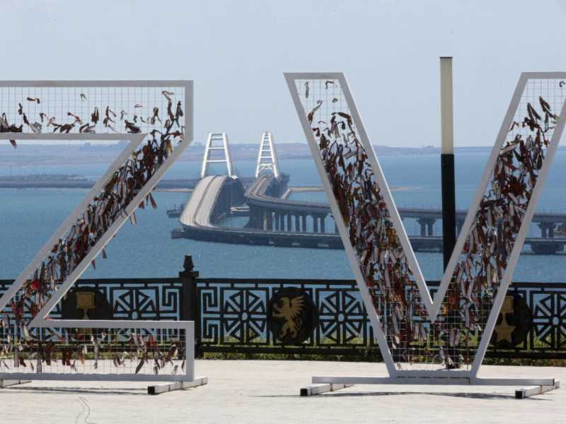 Gli ucraini colpiscono il ponte in Crimea e l’orgoglio di Putin