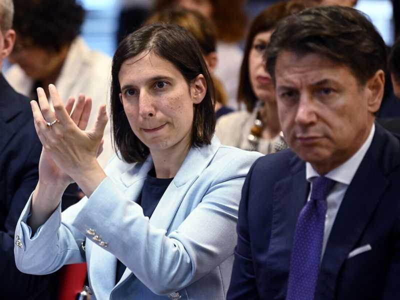 L'imbarazzo di Conte e Schlein sulla grazia a Zaki: non citano il governo Meloni