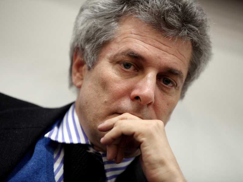 Peggio del viaggio in treno di Elkann c'è solo la nota imbarazzata del cdr di Rep