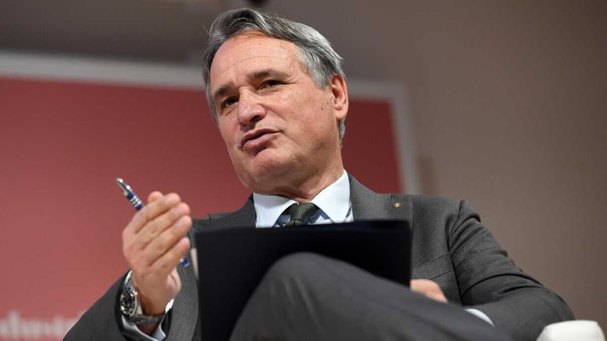Immagine di Squeri (FI): "Né negazionisti né catastrofisti: la transizione è una cosa seria"