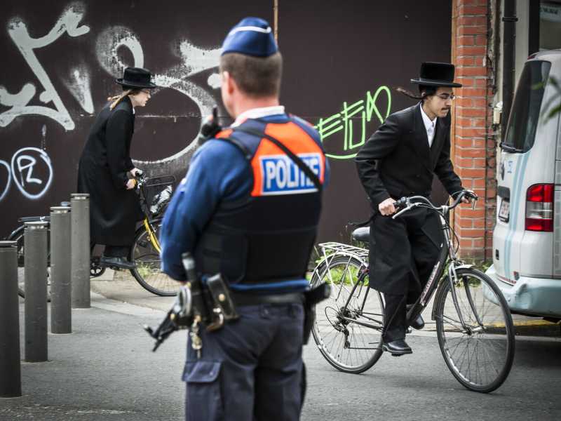 Giugno 2014, la comunità ebraica di Anversa sotto protezione dopo l'attacco al museo ebraico di Bruxelles (©Michel Gouverneur/Reporters/LaPresse) <br />