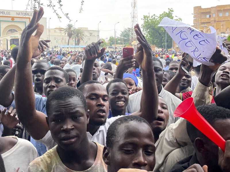 “Viva Putin” non è lo slogan che riassume il Niger. I precedenti pericolosi e un sussulto africano