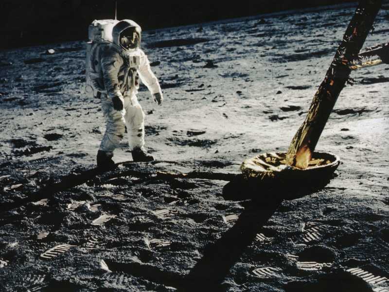 Buzz Aldrin sulla Luna, nel mitico allunaggio del 1969. Con Neil Armstrong fu il primo uomo a mettere piede sul satellite (LaPresse)&nbsp;<br />