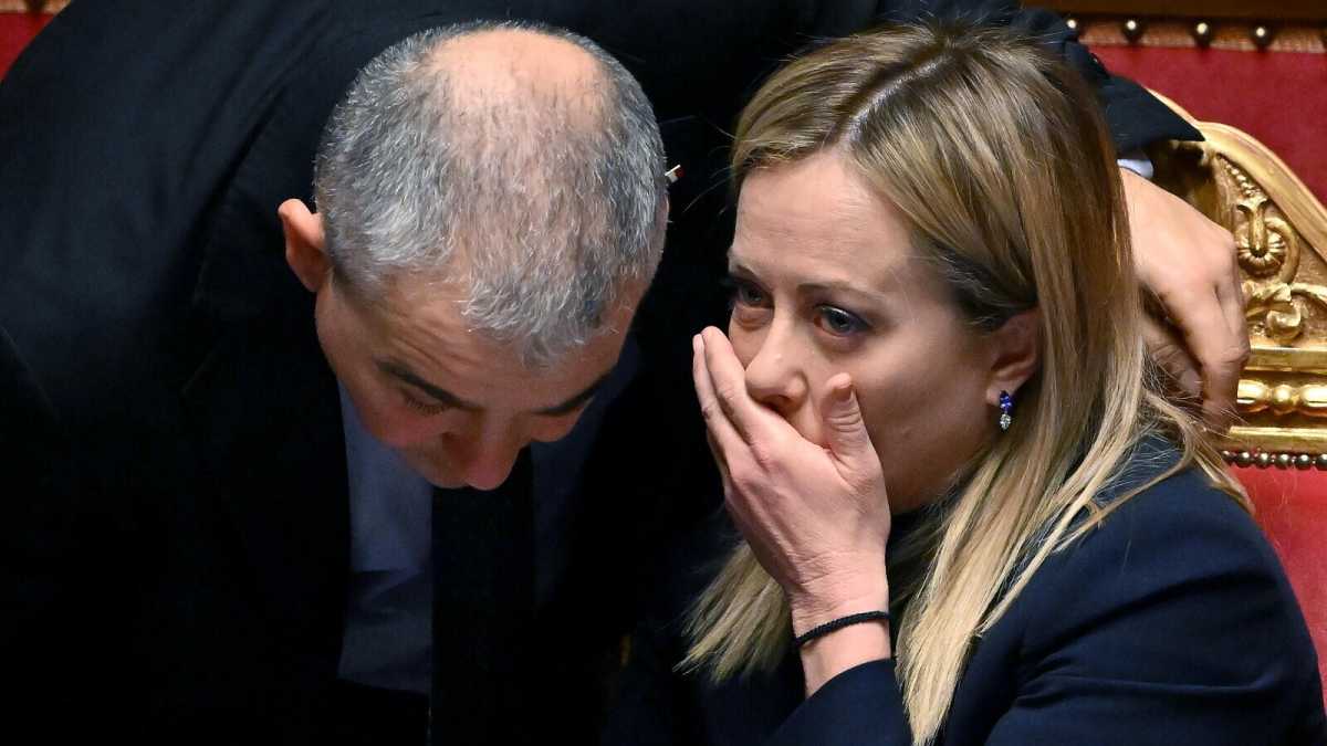 Immagine di La mano di Fazzolari e l'asse Salvini-Meloni: così è nato il blitz sulle banche. Con gli urrà di Conte
