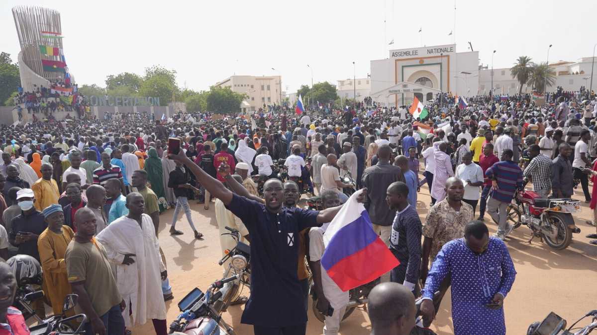 Immagine di La crisi in Niger e la fine della Françafrique. Parla il giornalista Malbrunot