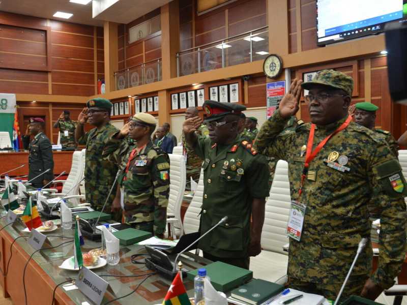 &nbsp;Una riunione dei capi di stato maggiore dei paesi dell'Ecowas (foto Ansa)
