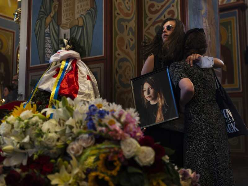 Il funerale a Kyiv di Victoria Amelina, morta nel ristorante di Kramatorsk bombardato dai russi il 27 giugno (LaPresse) <br />