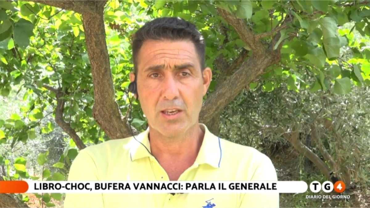 Immagine di Sentire parlare Vannacci in camicia riporta tutto in prospettiva