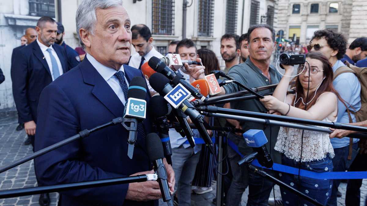 Immagine di Ministro degli Esteri, ma pure di Confindustria: Tajani con la Cina è costretto all'equilibrismo